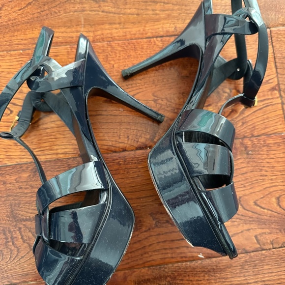 Saint Laurent Tribute Patent T-Strap Platform Sandals - Picture 4 of 10